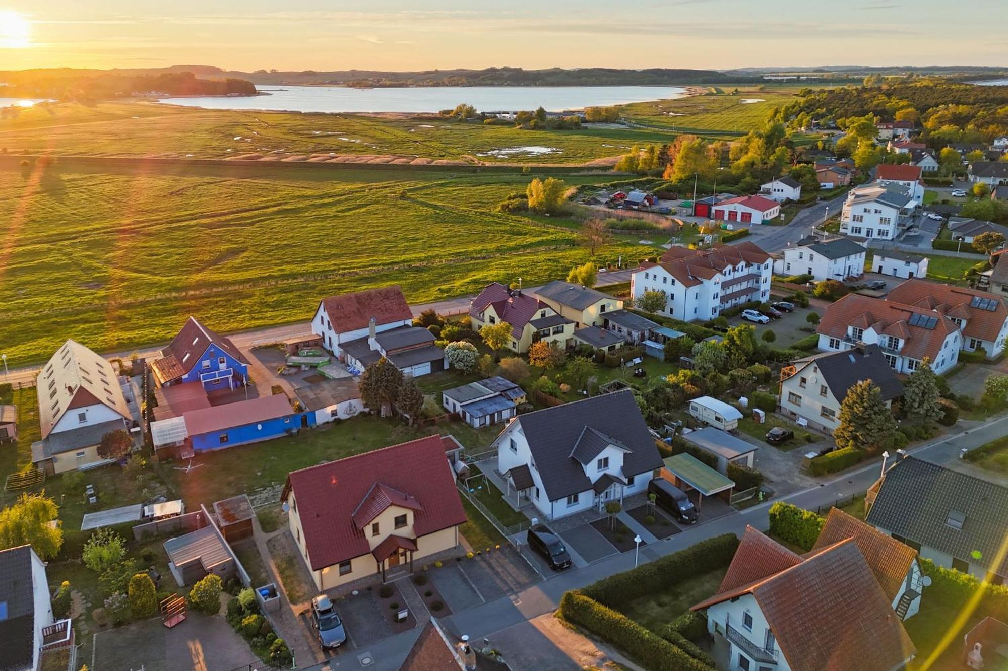 Schicke Fewo Mit Terrasse, Gratis Nutzung Vom Ahoi Erlebnisbad Und Sauna In Sellin - Haus De Niege Wech Fewo 02 Thiessow Exterior foto
